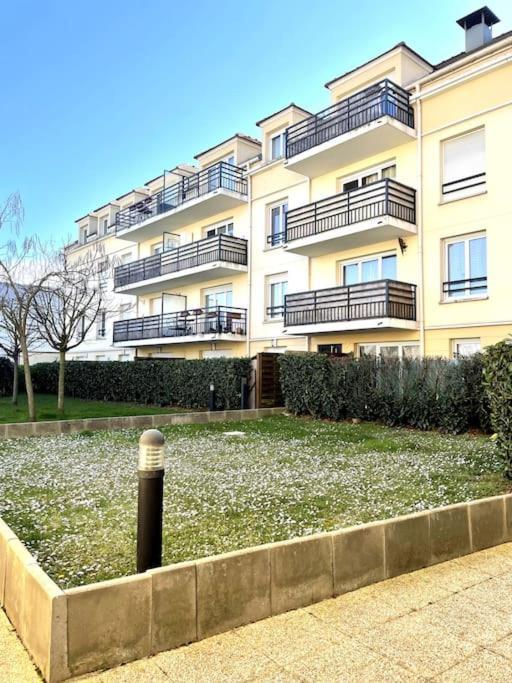 Apartamento Grand F3 A 30Mn De Paris - Terrasse + Parking Prive Saint-Ouen-l'Aumone Exterior foto
