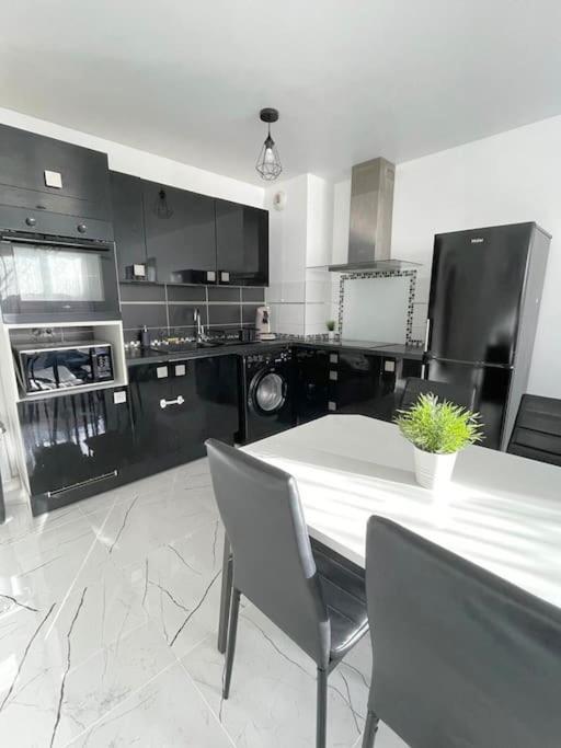 Apartamento Grand F3 A 30Mn De Paris - Terrasse + Parking Prive Saint-Ouen-l'Aumone Exterior foto
